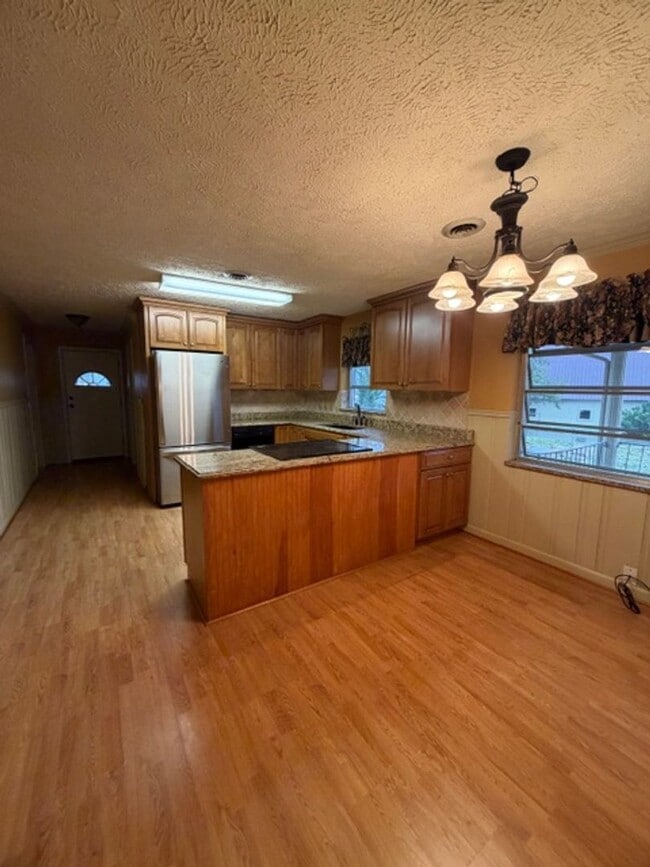 Photo - Maryville City  37801 - 3 bedroom, 2.5 bath home Walking distance to Foothills Mall - Contact Deb...