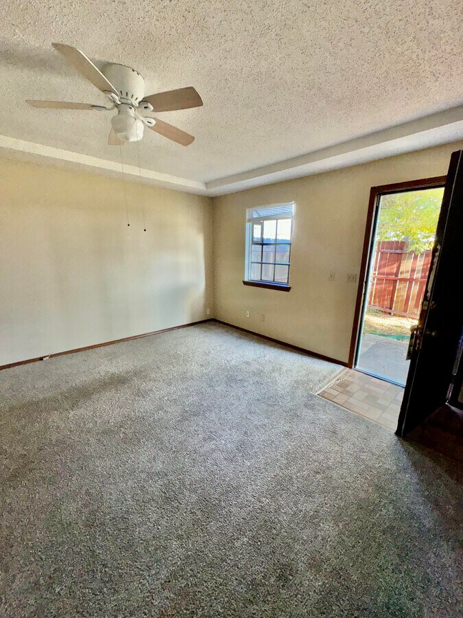 Photo - 1211 Parkwood Ct