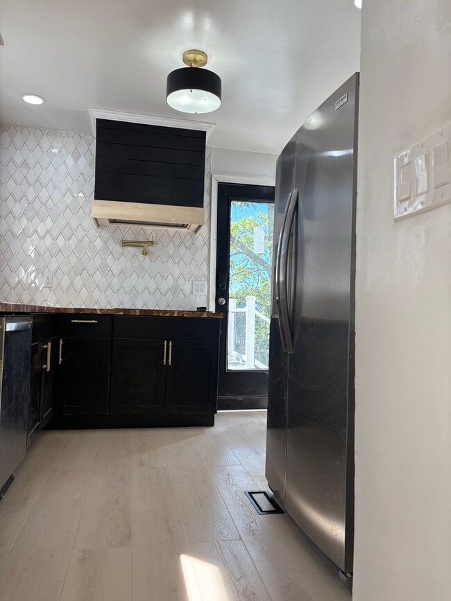 Photo - Jefferson 3 Apartment Unit 2 bedroom upper