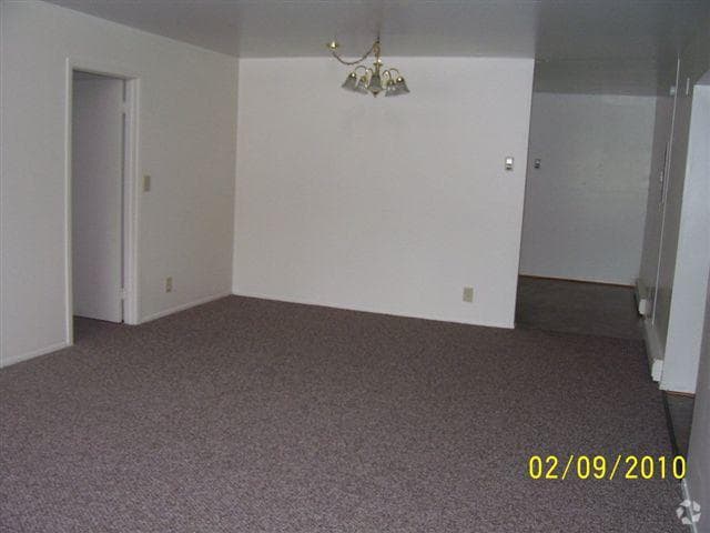 dinning room/living room - Norwich Court Apartments
