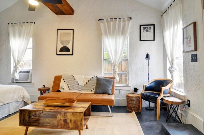 Photo - 1707 Thomas Pl