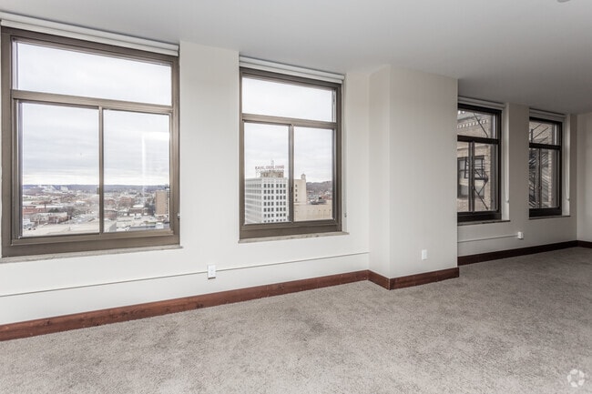 2BR, 2BA - 1,000-1,400 SF