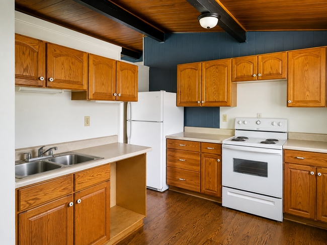 Photo - 667 N Sandy Hook Rd