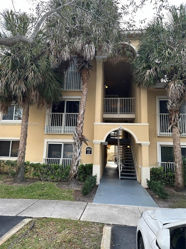 Building Photo - 9905 Westwood Dr Unit 37-3