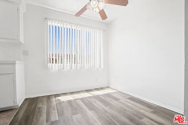 Photo - 14108 Doty Ave