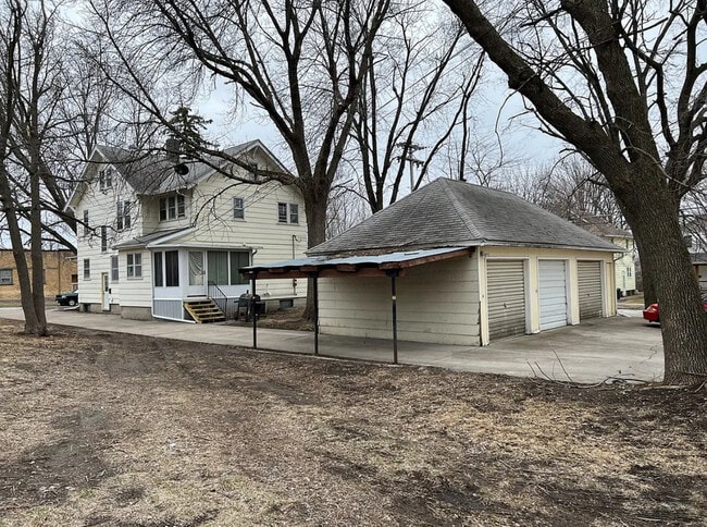 902 3rd Ave N Unit Khaliki Apartments Llc