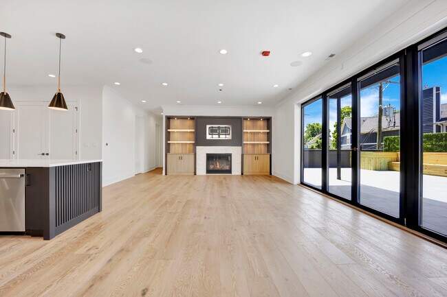 Photo - 4920 N Lincoln Ave Unit 3W