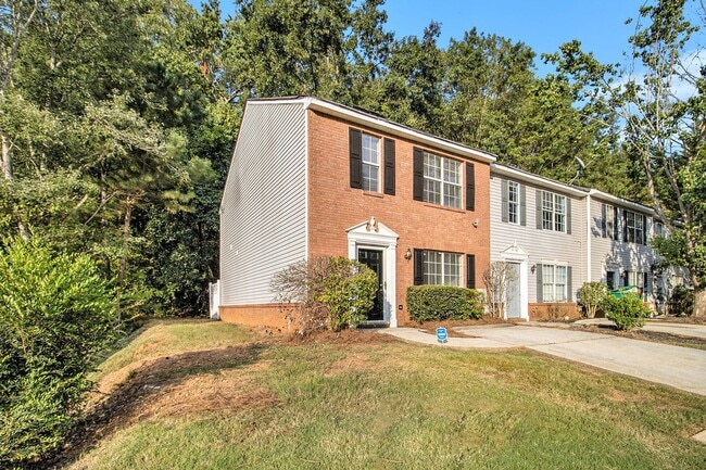 Photo - 2BR/2.5BA End Unit Off of Fairington Pkwy!