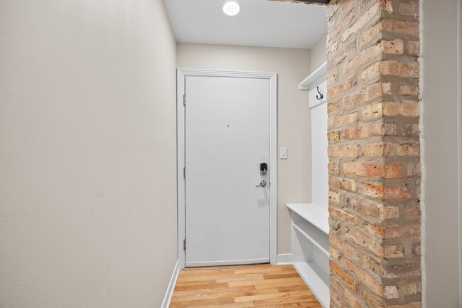 Photo - 1635 W Belmont Ave