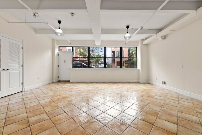 Photo - 300 Communipaw Ave Unidad 4