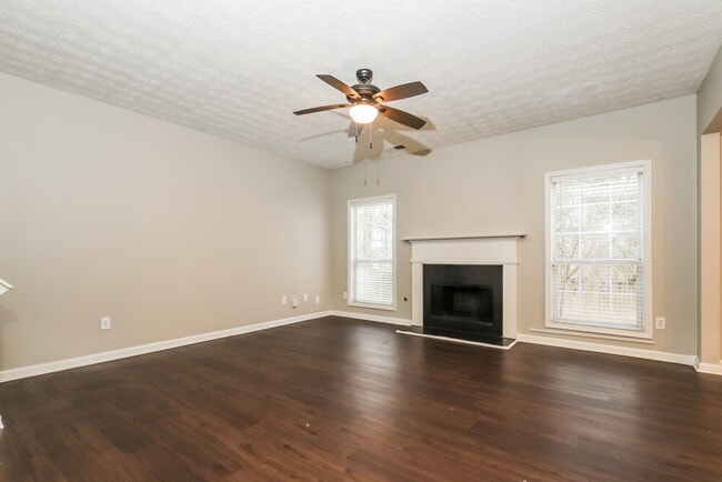 Photo - 251 Winthrop Ln