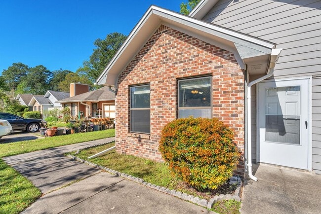 Photo - Charming 2 Bedroom Florida Cottage in Convenient Location!!