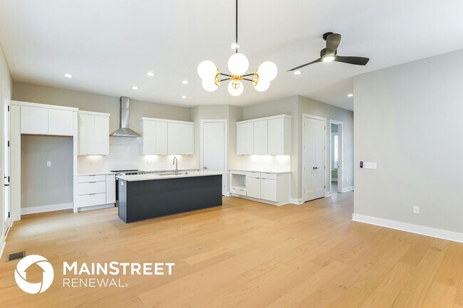 Photo - 2142 Oakland St