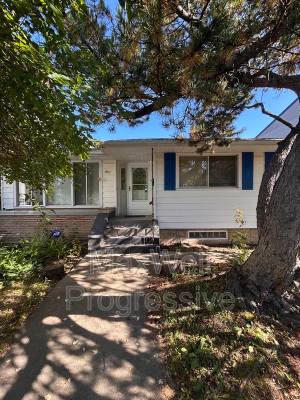 7911-7119 119 St NW