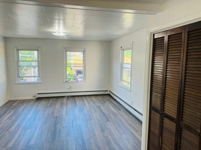 Building Photo - 546 Walnut St Rental