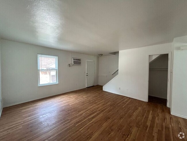 Building Photo - 227 Gilbert Ave Rental