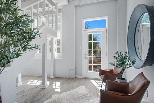 Vestíbulo de Park at Cedar Lawn Apartments - Park at Cedar Lawn