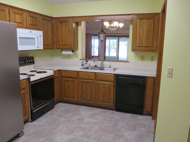 17 Constance Cir