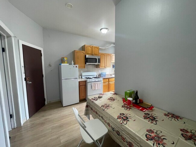 Photo - 2018 Bergenline Ave