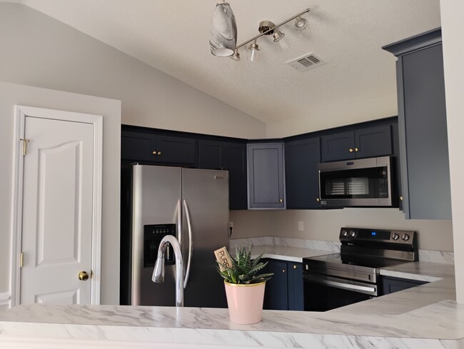 Photo - 734 Waterbrook Ln