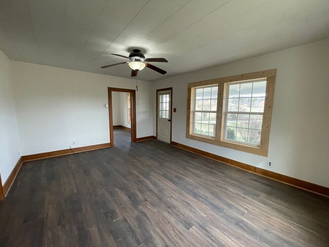 Photo - 555 Hopewell Rd