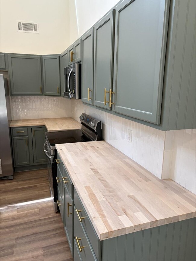 Photo - 390 Cologne Dr SE