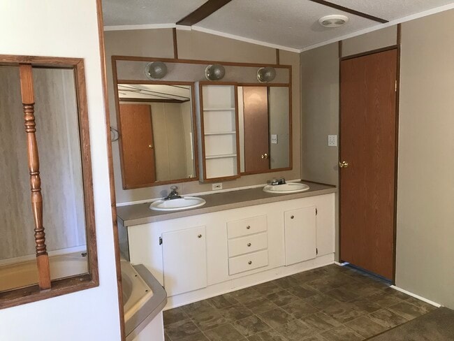 Photo - 133 James Way