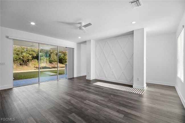 Photo - 2816 Barry Rd