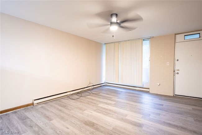 Photo - 2331 E Market St Unit 124