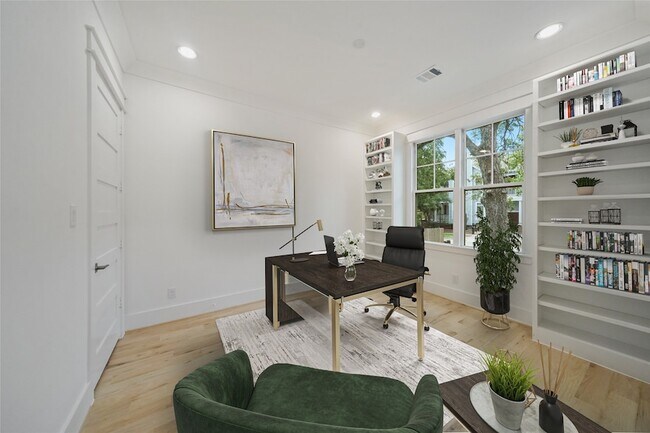 Photo - 914 Waverly St