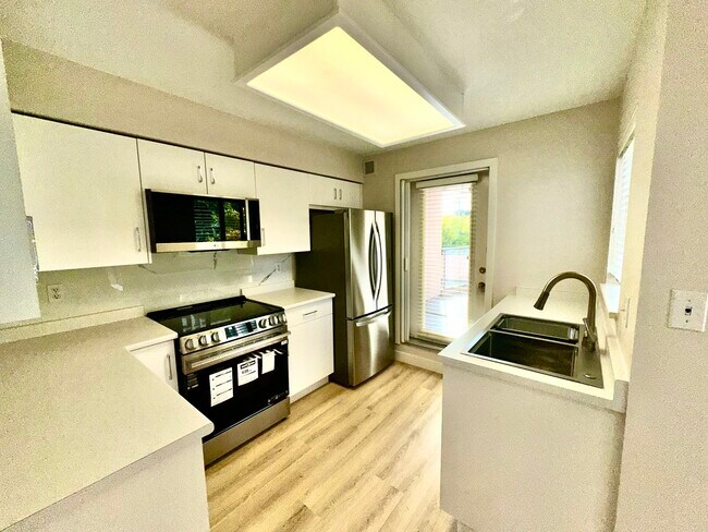 Photo - 612 Fifth Av Unit 204