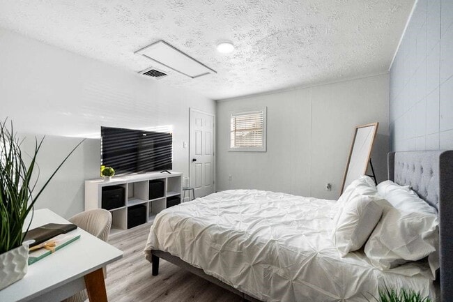 Photo - 2119 Linden Creek Ln