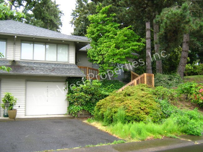 3 BR Townhome- Wonderful Privacy Deck in B... - 3 BR Townhome- Wonderful Privacy Deck in B...