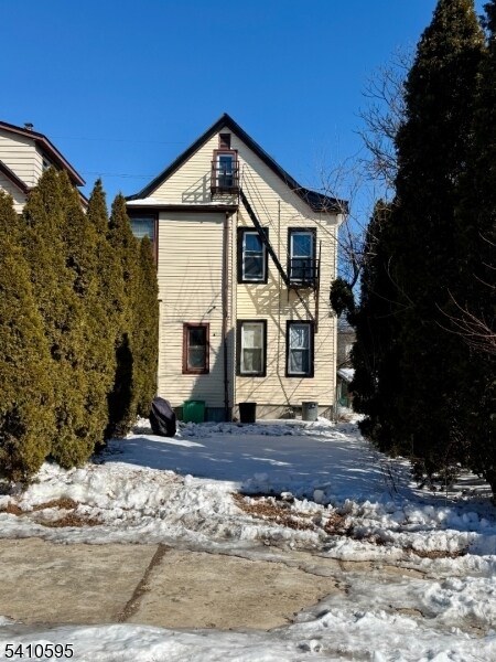 Photo - 335 Boulevard