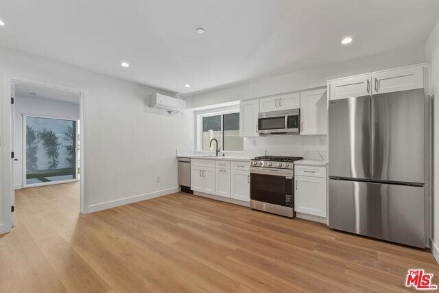 Photo - 14167 Erwin St