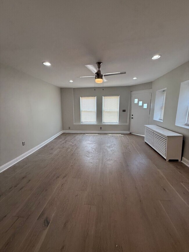 Photo - 2633 E Monmouth St Unidad Apt 1