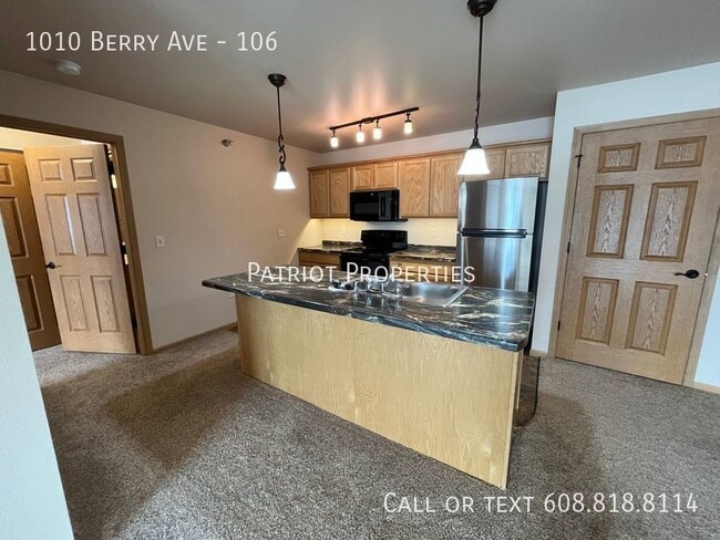 Building Photo - 1010 Berry Ave Unit 106