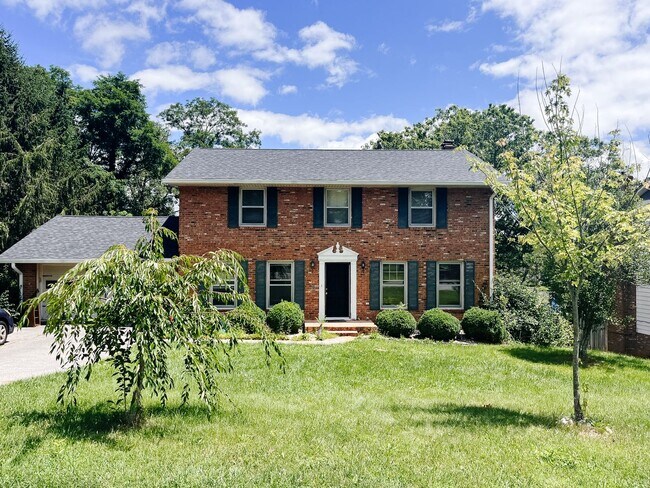 Photo - 405 Stonegate Dr