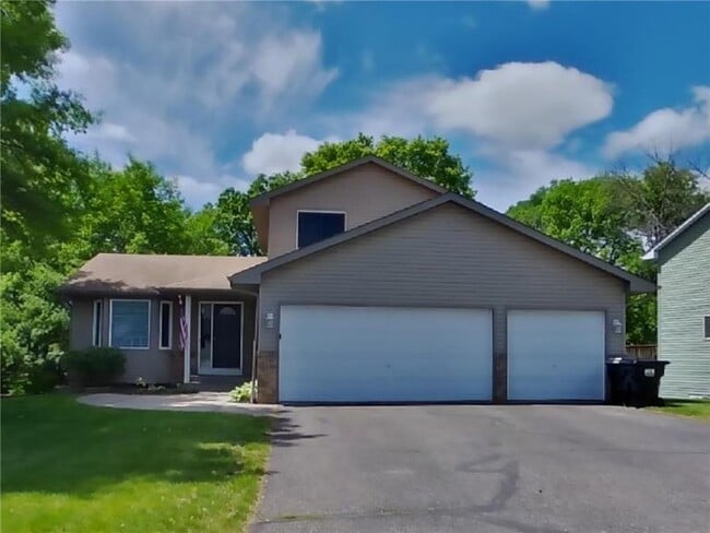 Photo - 14700 Junkite St NW House