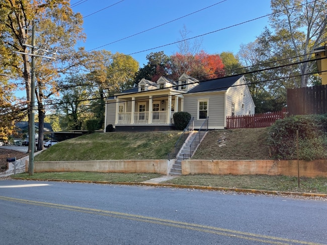 Photo - 3544 College St