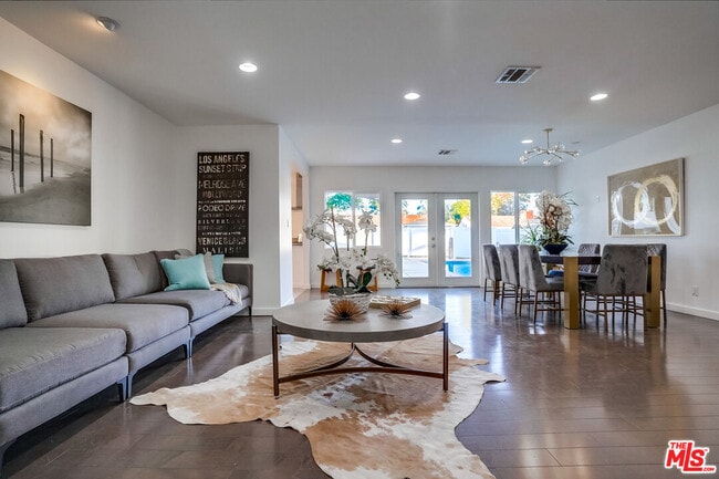 Photo - 12527 Emelita St