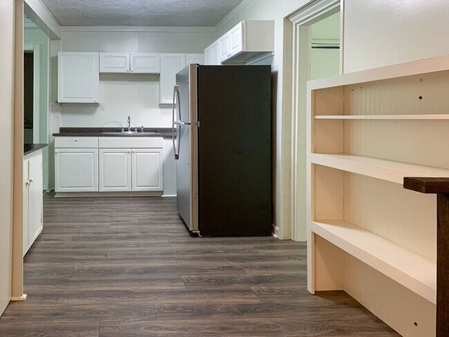 Photo - 4/2 House - Walking Distance to UF Law Sch...