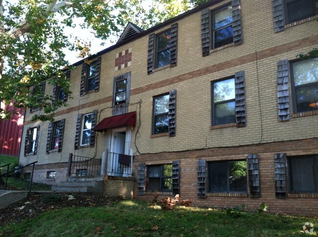 Building Photo - 1028 E 5th St Unit 6 Rental