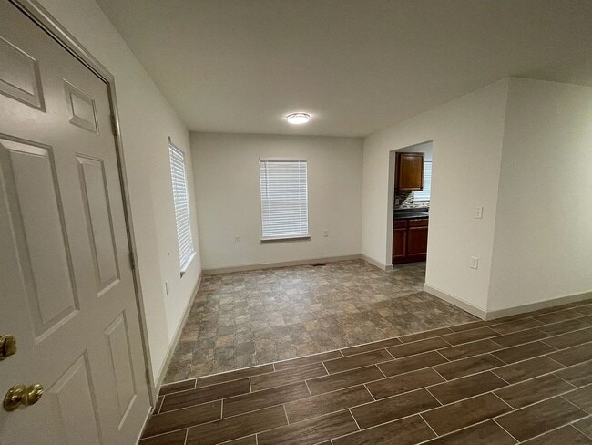 Photo - 950 Smith St SW