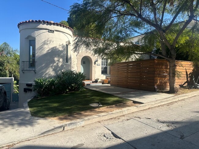 Photo - 2468 Lyric Ave Unidad 2468 12