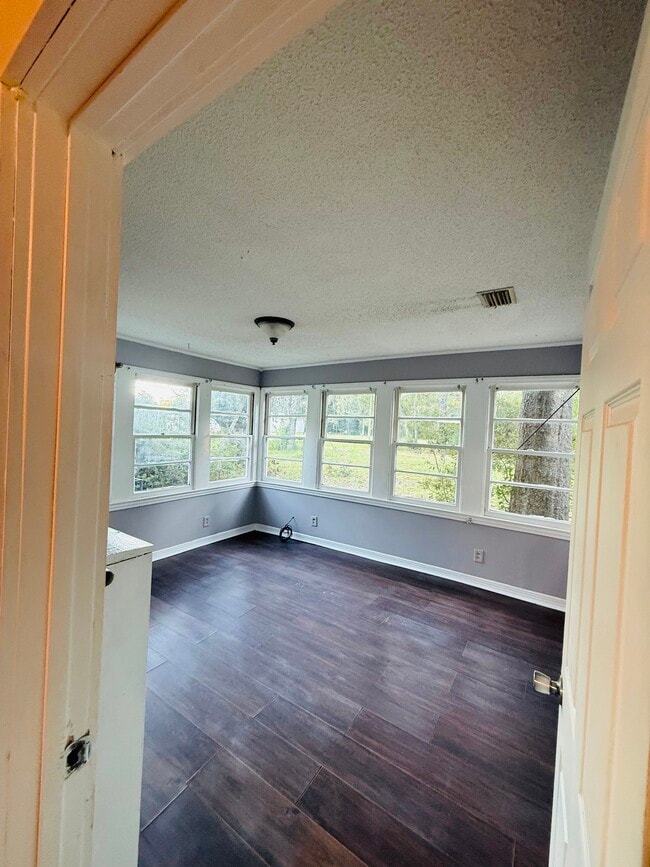 Photo - 3128 Club House Rd