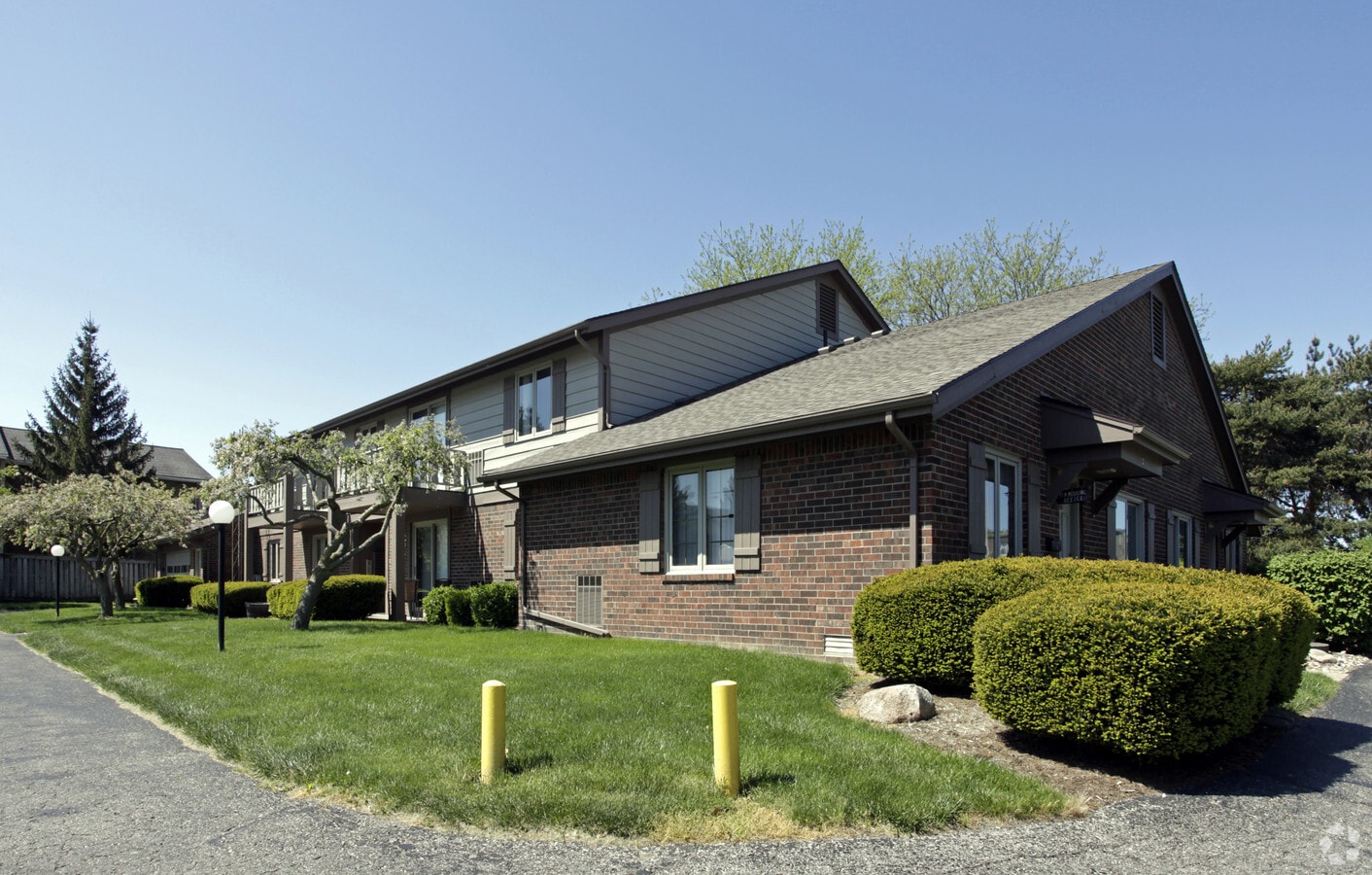 Mossing Townhomes - Mossing Townhomes