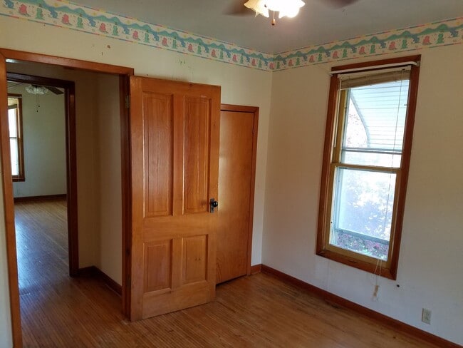 Building Photo - 5 Bedroom House in Cedar Falls