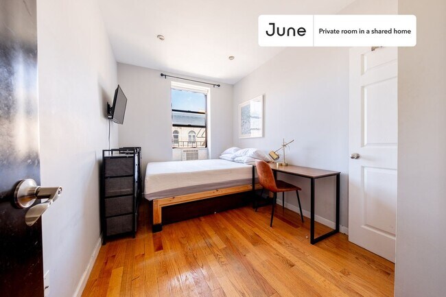 Room in Shared 3 bed/1.5 bath home in Central Harlem
