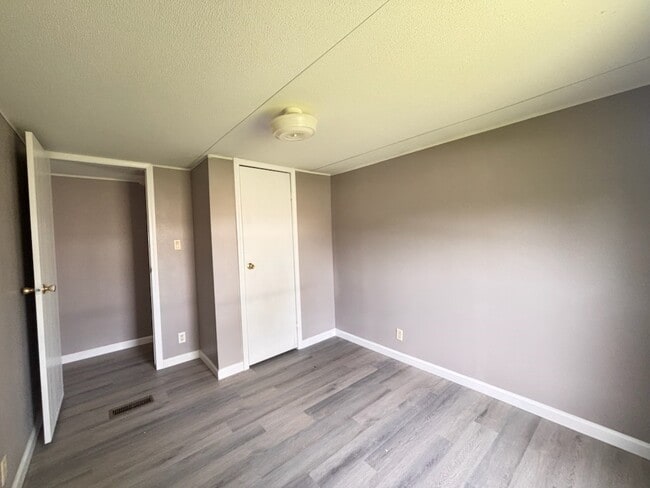 Photo - 221 Morris Ln